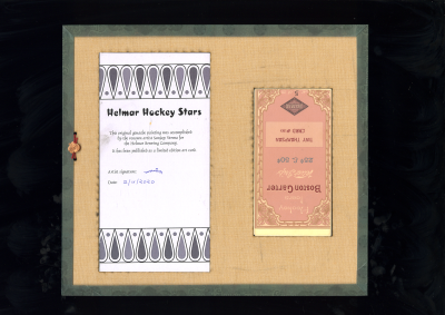 Picture, Helmar Brewing, Hockey Icers Card # 20, Tiny THOMPSON, Brown uniform, net behind, Boston Bruins